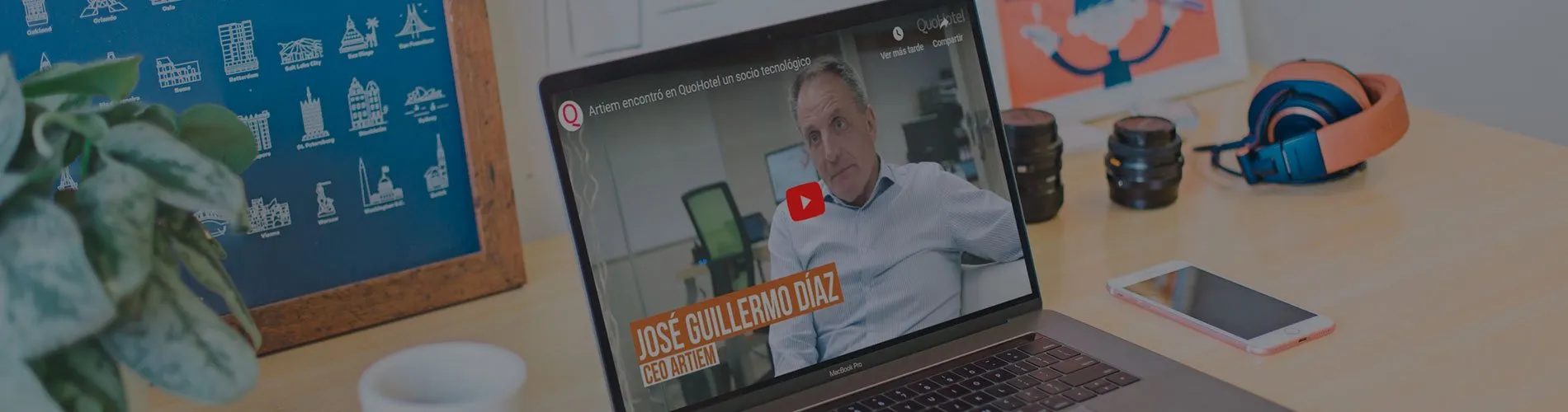 Slide con casos de éxito de QuoHotel mostrando una interfaz clara y funcional del software de gestión hotelera, optimizado para conversión y experiencia de usuario.