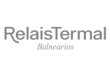 Logo del Hotel Relais Termal en tonos grises, identificando el sitio web oficial con un diseño minimalista y elegante para una experiencia accesible.