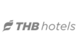 Logo de la marca THB Hotels en tono gris, un identificador visual clave para la cadena hotelera, mejorando la navegación.